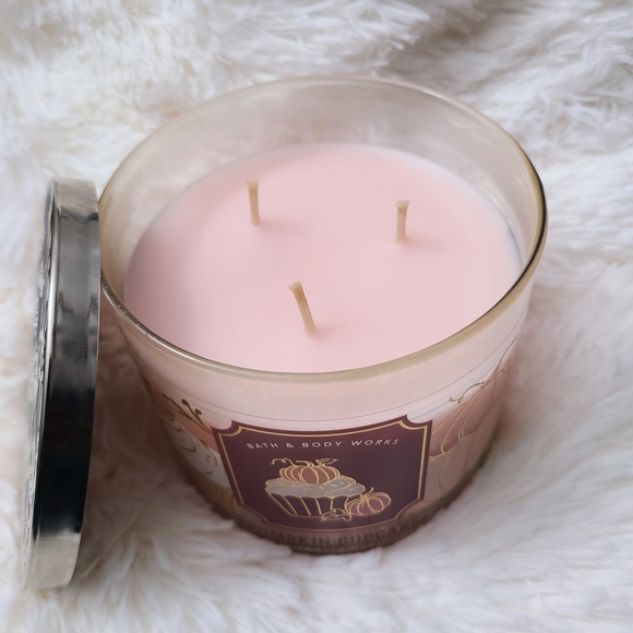 Bath & Body Works Pumpkin Cupcake 3-Wick Candle Fall Bakery Scent - Picture 2 of 3